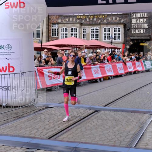 13.09.2026 - 21. swb-Marathon Bremen Tim E. http://msf.ph/oto/10297832 13.09.2026 10:31:15 Ziel 13537, 13554, 13572, 13630 meine-sportfotos.de