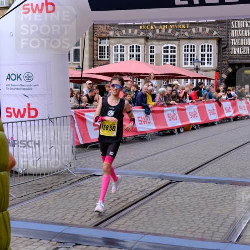 13.09.2026 - 21. swb-Marathon Bremen Tim E. http://msf.ph/oto/10297835 13.09.2026 10:31:15 Ziel 13537, 13554, 13572, 13630 meine-sportfotos.de