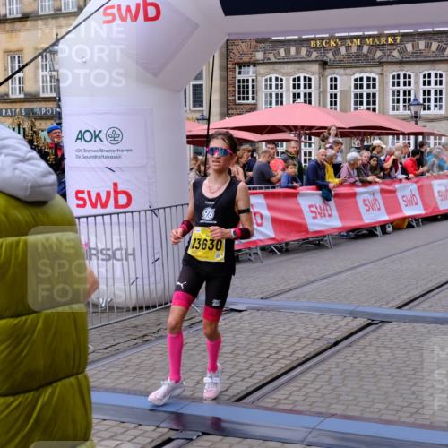 13.09.2026 - 21. swb-Marathon Bremen Tim E. http://msf.ph/oto/10297838 13.09.2026 10:31:16 Ziel 13537, 13554, 13572, 13602, 13630 meine-sportfotos.de