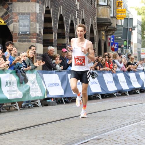 13.09.2026 - 21. swb-Marathon Bremen Strokosch-Dieckow http://msf.ph/oto/10297839 13.09.2026 12:32:48 Ziel 540, 822 meine-sportfotos.de