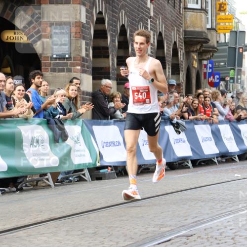13.09.2026 - 21. swb-Marathon Bremen Strokosch-Dieckow http://msf.ph/oto/10297847 13.09.2026 12:32:49 Ziel 540, 822 meine-sportfotos.de