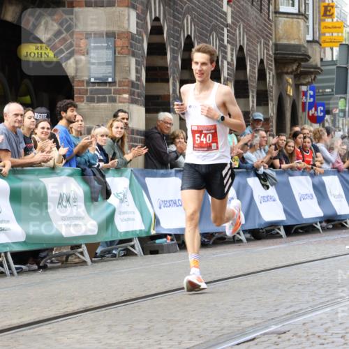13.09.2026 - 21. swb-Marathon Bremen Strokosch-Dieckow http://msf.ph/oto/10297852 13.09.2026 12:32:49 Ziel 540, 822 meine-sportfotos.de