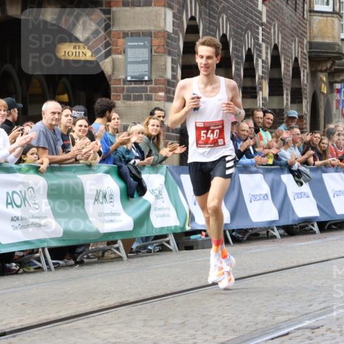 13.09.2026 - 21. swb-Marathon Bremen Strokosch-Dieckow http://msf.ph/oto/10297865 13.09.2026 12:32:49 Ziel 540, 822 meine-sportfotos.de