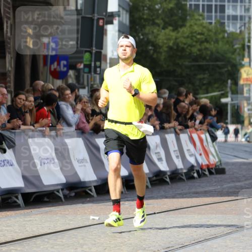 13.09.2026 - 21. swb-Marathon Bremen Strokosch-Dieckow http://msf.ph/oto/10297880 13.09.2026 12:33:15 Ziel 822 meine-sportfotos.de