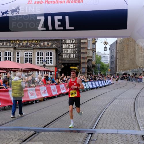 13.09.2026 - 21. swb-Marathon Bremen Tim E. http://msf.ph/oto/10297882 13.09.2026 10:31:50 Ziel 13504 meine-sportfotos.de