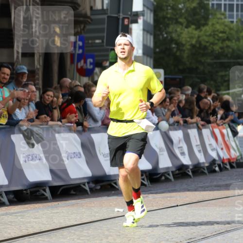 13.09.2026 - 21. swb-Marathon Bremen Strokosch-Dieckow http://msf.ph/oto/10297895 13.09.2026 12:33:15 Ziel 822 meine-sportfotos.de