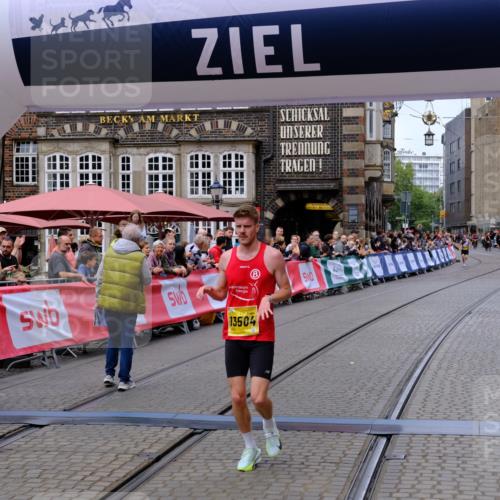 13.09.2026 - 21. swb-Marathon Bremen Tim E. http://msf.ph/oto/10297897 13.09.2026 10:31:51 Ziel 13504, 13643 meine-sportfotos.de