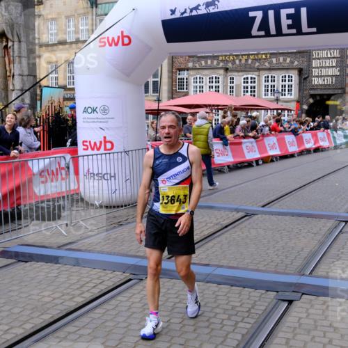 13.09.2026 - 21. swb-Marathon Bremen Tim E. http://msf.ph/oto/10297915 13.09.2026 10:32:03 Ziel 12457, 13533, 13536, 13573, 13618, 13643 meine-sportfotos.de