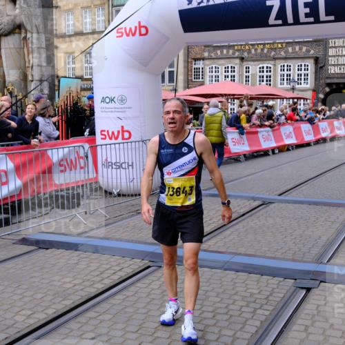 13.09.2026 - 21. swb-Marathon Bremen Tim E. http://msf.ph/oto/10297920 13.09.2026 10:32:03 Ziel 12457, 13533, 13536, 13573, 13618, 13643 meine-sportfotos.de