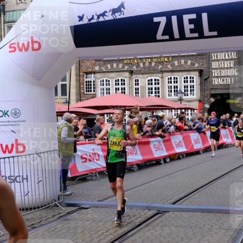 13.09.2026 - 21. swb-Marathon Bremen Tim E. http://msf.ph/oto/10297931 13.09.2026 10:32:07 Ziel 12457, 13533, 13536, 13573, 13618, 13643 meine-sportfotos.de