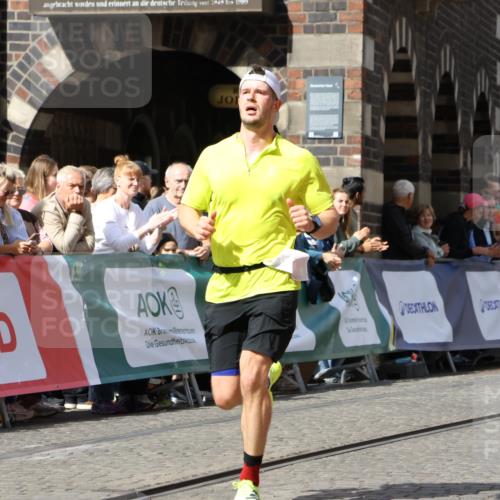 13.09.2026 - 21. swb-Marathon Bremen Strokosch-Dieckow http://msf.ph/oto/10297936 13.09.2026 12:33:18 Ziel 822 meine-sportfotos.de