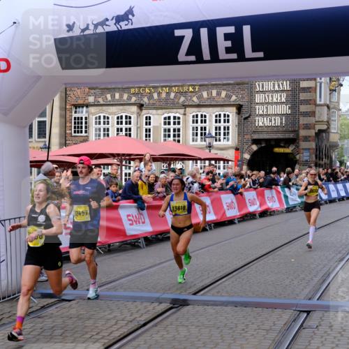 13.09.2026 - 21. swb-Marathon Bremen Tim E. http://msf.ph/oto/10297956 13.09.2026 10:32:09 Ziel 12457, 13533, 13536, 13573, 13618, 13643 meine-sportfotos.de