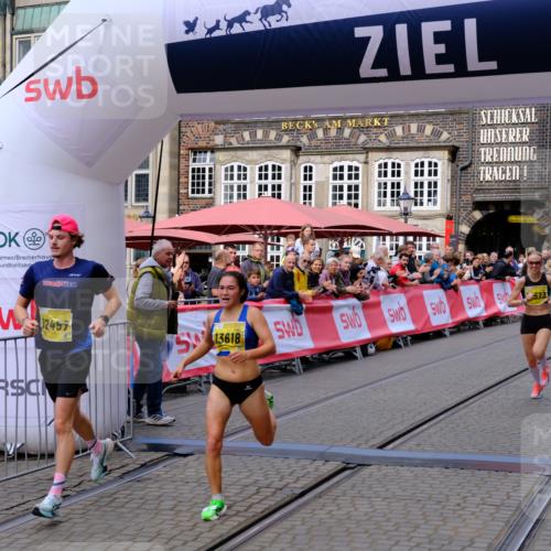 13.09.2026 - 21. swb-Marathon Bremen Tim E. http://msf.ph/oto/10297965 13.09.2026 10:32:10 Ziel 12457, 13533, 13536, 13573, 13618, 13643 meine-sportfotos.de