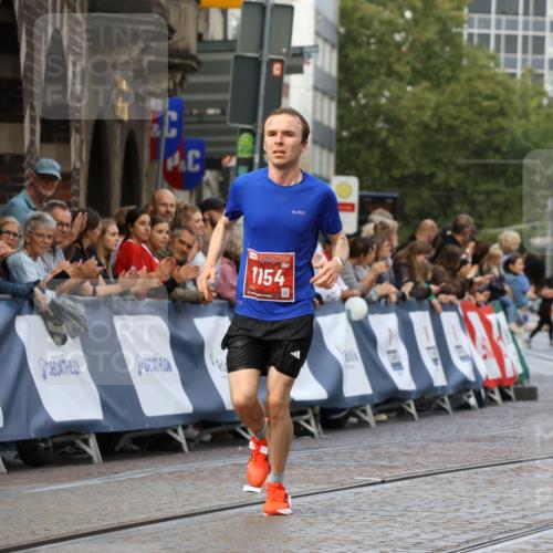 13.09.2026 - 21. swb-Marathon Bremen Strokosch-Dieckow http://msf.ph/oto/10297978 13.09.2026 12:34:48 Ziel 917, 1154, 1997 meine-sportfotos.de