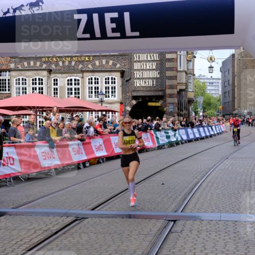 13.09.2026 - 21. swb-Marathon Bremen Tim E. http://msf.ph/oto/10297980 13.09.2026 10:32:11 Ziel 12457, 13533, 13536, 13573, 13618, 13643 meine-sportfotos.de