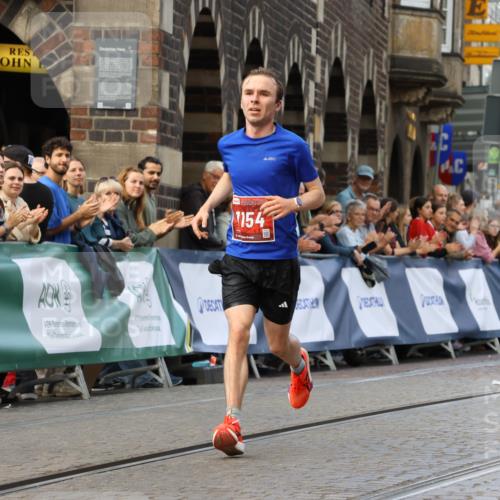 13.09.2026 - 21. swb-Marathon Bremen Strokosch-Dieckow http://msf.ph/oto/10297985 13.09.2026 12:34:49 Ziel 917, 1154, 1997 meine-sportfotos.de