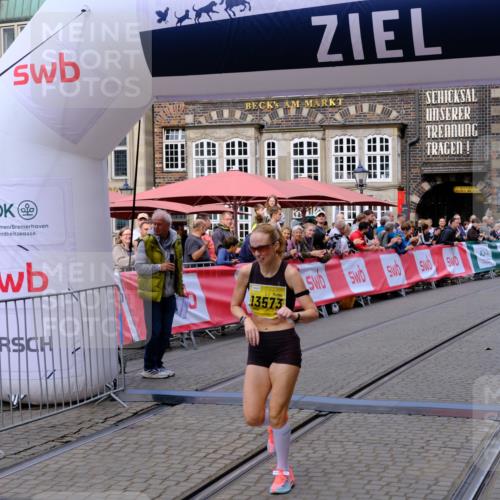 13.09.2026 - 21. swb-Marathon Bremen Tim E. http://msf.ph/oto/10297998 13.09.2026 10:32:12 Ziel 12457, 13533, 13536, 13573, 13618 meine-sportfotos.de