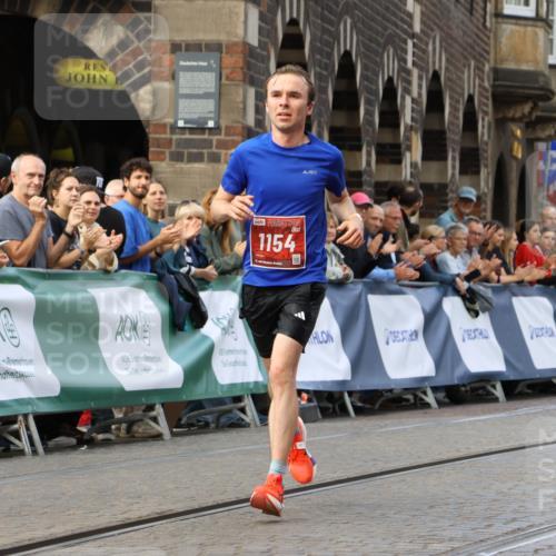 13.09.2026 - 21. swb-Marathon Bremen Strokosch-Dieckow http://msf.ph/oto/10297999 13.09.2026 12:34:49 Ziel 917, 1154, 1997 meine-sportfotos.de
