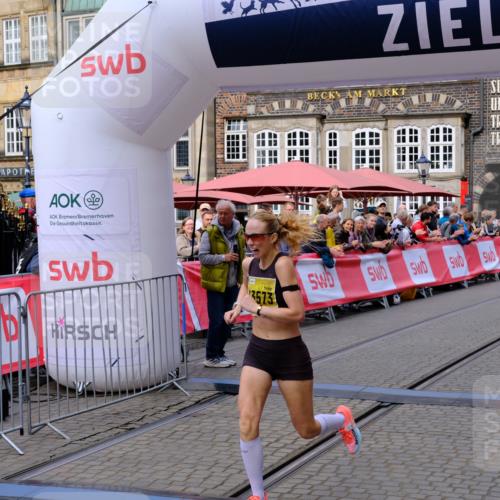 13.09.2026 - 21. swb-Marathon Bremen Tim E. http://msf.ph/oto/10298001 13.09.2026 10:32:12 Ziel 12457, 13533, 13536, 13573, 13618 meine-sportfotos.de