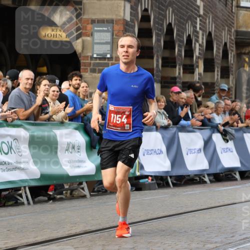 13.09.2026 - 21. swb-Marathon Bremen Strokosch-Dieckow http://msf.ph/oto/10298007 13.09.2026 12:34:49 Ziel 917, 1154, 1997 meine-sportfotos.de