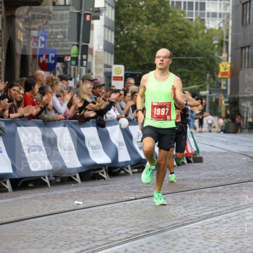 13.09.2026 - 21. swb-Marathon Bremen Strokosch-Dieckow http://msf.ph/oto/10298014 13.09.2026 12:34:58 Ziel 917, 1190, 1997, 1028 meine-sportfotos.de