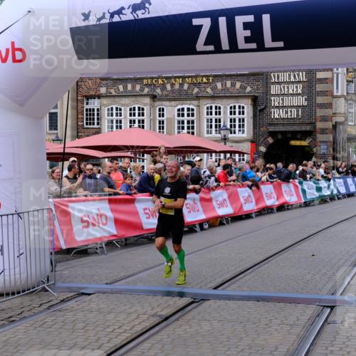 13.09.2026 - 21. swb-Marathon Bremen Tim E. http://msf.ph/oto/10298030 13.09.2026 10:32:25 Ziel 13543, 13582, 13632 meine-sportfotos.de