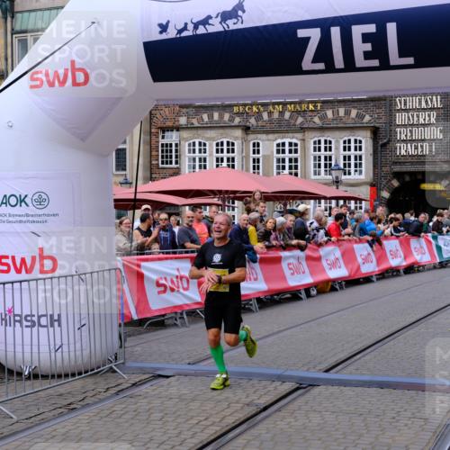 13.09.2026 - 21. swb-Marathon Bremen Tim E. http://msf.ph/oto/10298035 13.09.2026 10:32:25 Ziel 13543, 13582, 13632 meine-sportfotos.de