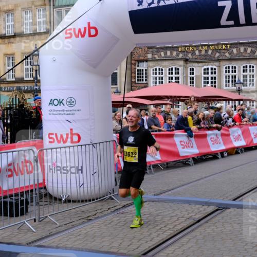 13.09.2026 - 21. swb-Marathon Bremen Tim E. http://msf.ph/oto/10298041 13.09.2026 10:32:25 Ziel 13543, 13582, 13632 meine-sportfotos.de