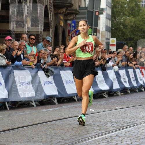 13.09.2026 - 21. swb-Marathon Bremen Strokosch-Dieckow http://msf.ph/oto/10298061 13.09.2026 12:35:04 Ziel 917, 1190, 1997, 1028 meine-sportfotos.de