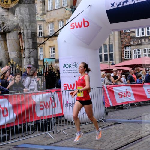 13.09.2026 - 21. swb-Marathon Bremen Tim E. http://msf.ph/oto/10298063 13.09.2026 10:32:38 Ziel 13524, 13564, 13638, 13639 meine-sportfotos.de
