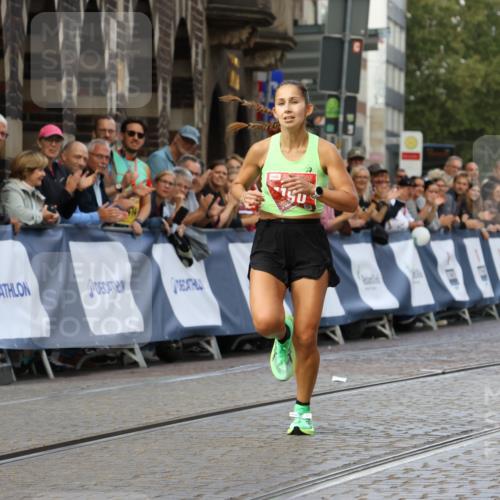 13.09.2026 - 21. swb-Marathon Bremen Strokosch-Dieckow http://msf.ph/oto/10298068 13.09.2026 12:35:04 Ziel 917, 1190, 1997, 1028 meine-sportfotos.de