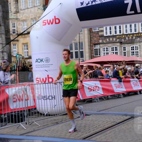 13.09.2026 - 21. swb-Marathon Bremen Tim E. http://msf.ph/oto/10298074 13.09.2026 10:32:42 Ziel 13524, 13564, 13638, 13639 meine-sportfotos.de