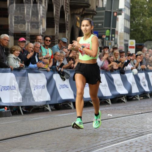 13.09.2026 - 21. swb-Marathon Bremen Strokosch-Dieckow http://msf.ph/oto/10298076 13.09.2026 12:35:04 Ziel 917, 1190, 1997, 1028 meine-sportfotos.de