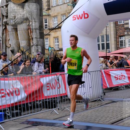 13.09.2026 - 21. swb-Marathon Bremen Tim E. http://msf.ph/oto/10298077 13.09.2026 10:32:42 Ziel 13524, 13564, 13638, 13639 meine-sportfotos.de