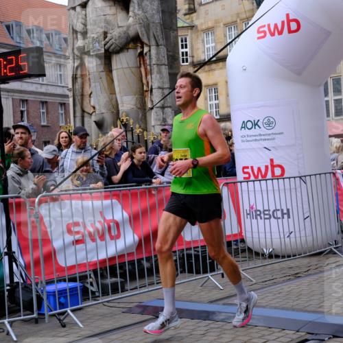 13.09.2026 - 21. swb-Marathon Bremen Tim E. http://msf.ph/oto/10298080 13.09.2026 10:32:42 Ziel 13524, 13564, 13638, 13639 meine-sportfotos.de