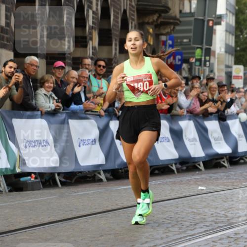 13.09.2026 - 21. swb-Marathon Bremen Strokosch-Dieckow http://msf.ph/oto/10298086 13.09.2026 12:35:04 Ziel 917, 1190, 1997, 1028 meine-sportfotos.de