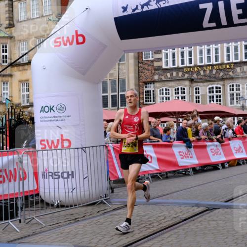 13.09.2026 - 21. swb-Marathon Bremen Tim E. http://msf.ph/oto/10298092 13.09.2026 10:32:47 Ziel 13524, 13564, 13638, 13639 meine-sportfotos.de
