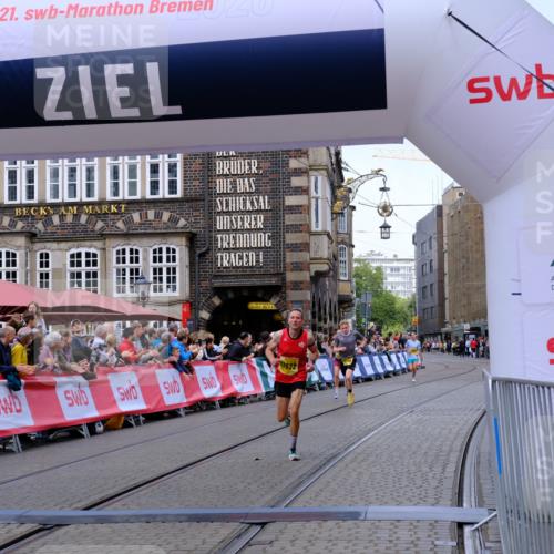 13.09.2026 - 21. swb-Marathon Bremen Tim E. http://msf.ph/oto/10298099 13.09.2026 10:33:03 Ziel 13550, 13581, 13599, 13622 meine-sportfotos.de