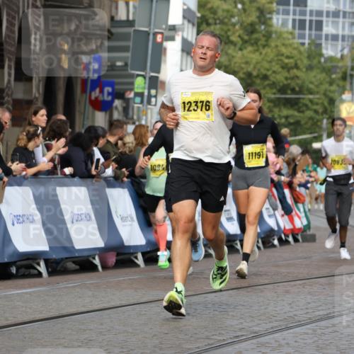 13.09.2026 - 21. swb-Marathon Bremen Strokosch-Dieckow http://msf.ph/oto/10298115 13.09.2026 10:49:32 Ziel 10294, 10392, 10514, 10566, 10655, 11316, 11567, 11621, 11891, 11896, 11984, 12132, 12149, 12450, 12529, 13577, 10709, 11007, 11717 meine-sportfotos.de