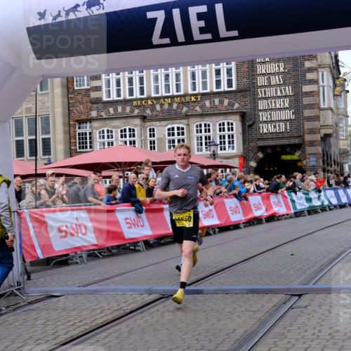 13.09.2026 - 21. swb-Marathon Bremen Tim E. http://msf.ph/oto/10298118 13.09.2026 10:33:06 Ziel 13550, 13581, 13599, 13622 meine-sportfotos.de