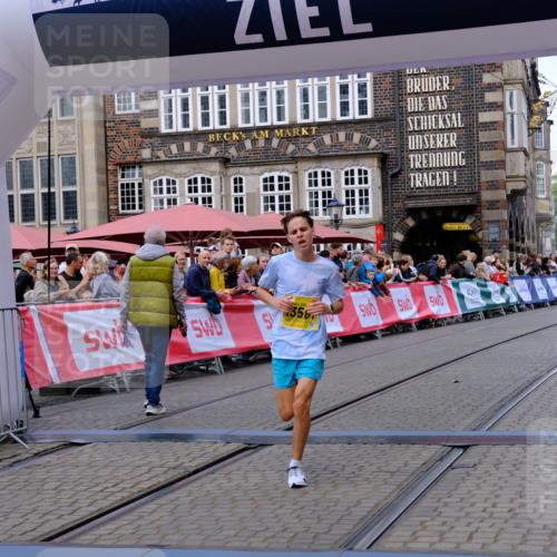 13.09.2026 - 21. swb-Marathon Bremen Tim E. http://msf.ph/oto/10298131 13.09.2026 10:33:09 Ziel 13550, 13581, 13599, 13622 meine-sportfotos.de