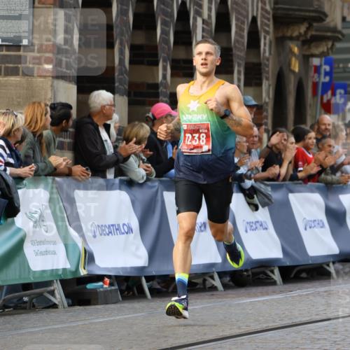 13.09.2026 - 21. swb-Marathon Bremen Strokosch-Dieckow http://msf.ph/oto/10298135 13.09.2026 12:36:11 Ziel 245, 1238 meine-sportfotos.de
