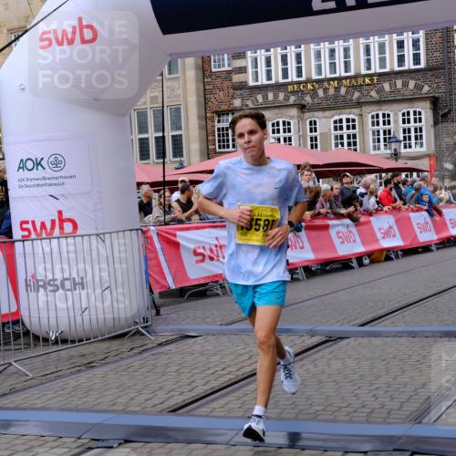13.09.2026 - 21. swb-Marathon Bremen Tim E. http://msf.ph/oto/10298138 13.09.2026 10:33:10 Ziel 13550, 13581, 13599, 13622 meine-sportfotos.de