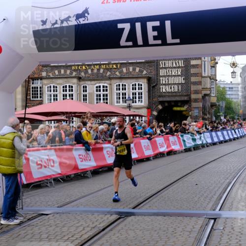 13.09.2026 - 21. swb-Marathon Bremen Tim E. http://msf.ph/oto/10298141 13.09.2026 10:33:43 Ziel 10366, 11059, 11652 meine-sportfotos.de