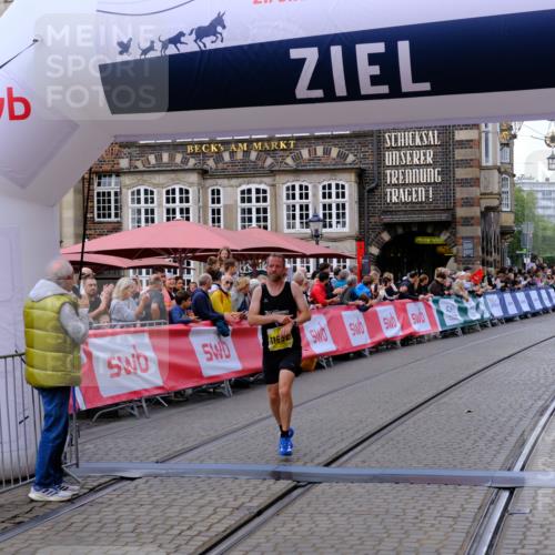 13.09.2026 - 21. swb-Marathon Bremen Tim E. http://msf.ph/oto/10298145 13.09.2026 10:33:43 Ziel 10366, 11059, 11652 meine-sportfotos.de