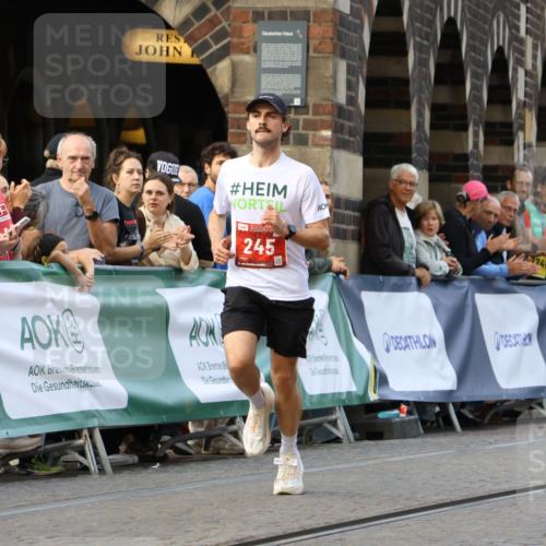 13.09.2026 - 21. swb-Marathon Bremen Strokosch-Dieckow http://msf.ph/oto/10298150 13.09.2026 12:36:16 Ziel 245, 1238, 1670 meine-sportfotos.de
