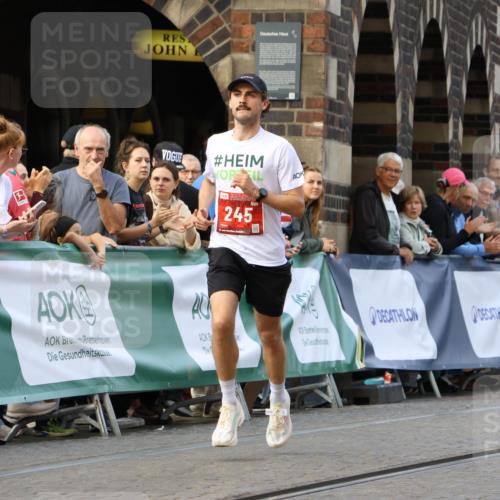 13.09.2026 - 21. swb-Marathon Bremen Strokosch-Dieckow http://msf.ph/oto/10298152 13.09.2026 12:36:16 Ziel 245, 1238, 1670 meine-sportfotos.de