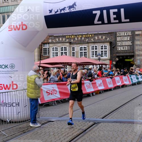 13.09.2026 - 21. swb-Marathon Bremen Tim E. http://msf.ph/oto/10298153 13.09.2026 10:33:44 Ziel 10366, 11059, 11481, 11652 meine-sportfotos.de