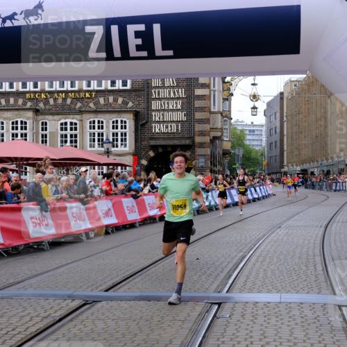 13.09.2026 - 21. swb-Marathon Bremen Tim E. http://msf.ph/oto/10298158 13.09.2026 10:33:48 Ziel 10366, 10475, 11059, 11481, 11652, 13530 meine-sportfotos.de