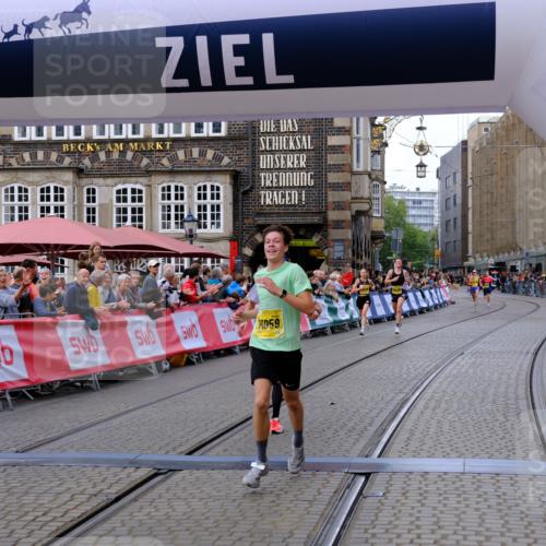 13.09.2026 - 21. swb-Marathon Bremen Tim E. http://msf.ph/oto/10298162 13.09.2026 10:33:48 Ziel 10366, 10475, 11059, 11481, 11652, 13530 meine-sportfotos.de